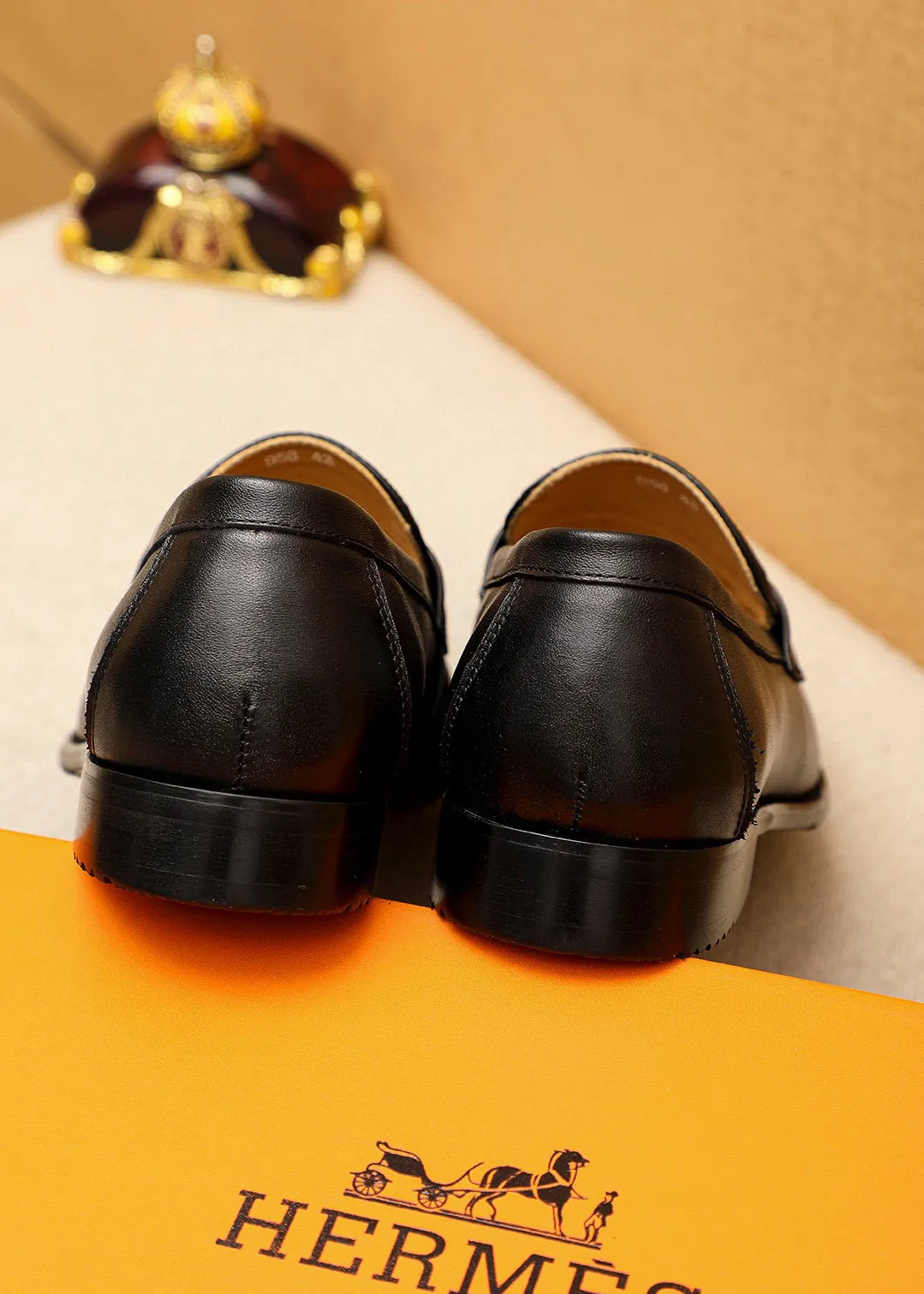 Men's shoes 💰442 💐 Product trademark: HERMES "Hermès" casual leather shoes Regular size: 38-44 (45🉑️customized) Product materials: Selected imported first-layer calfskin embroidered upper + luxury hardware buckle, imported water-dyed 🐂 cowhide lining. Strong three-dimensional visual effect, combined outsole Color: 1⃣️color optional